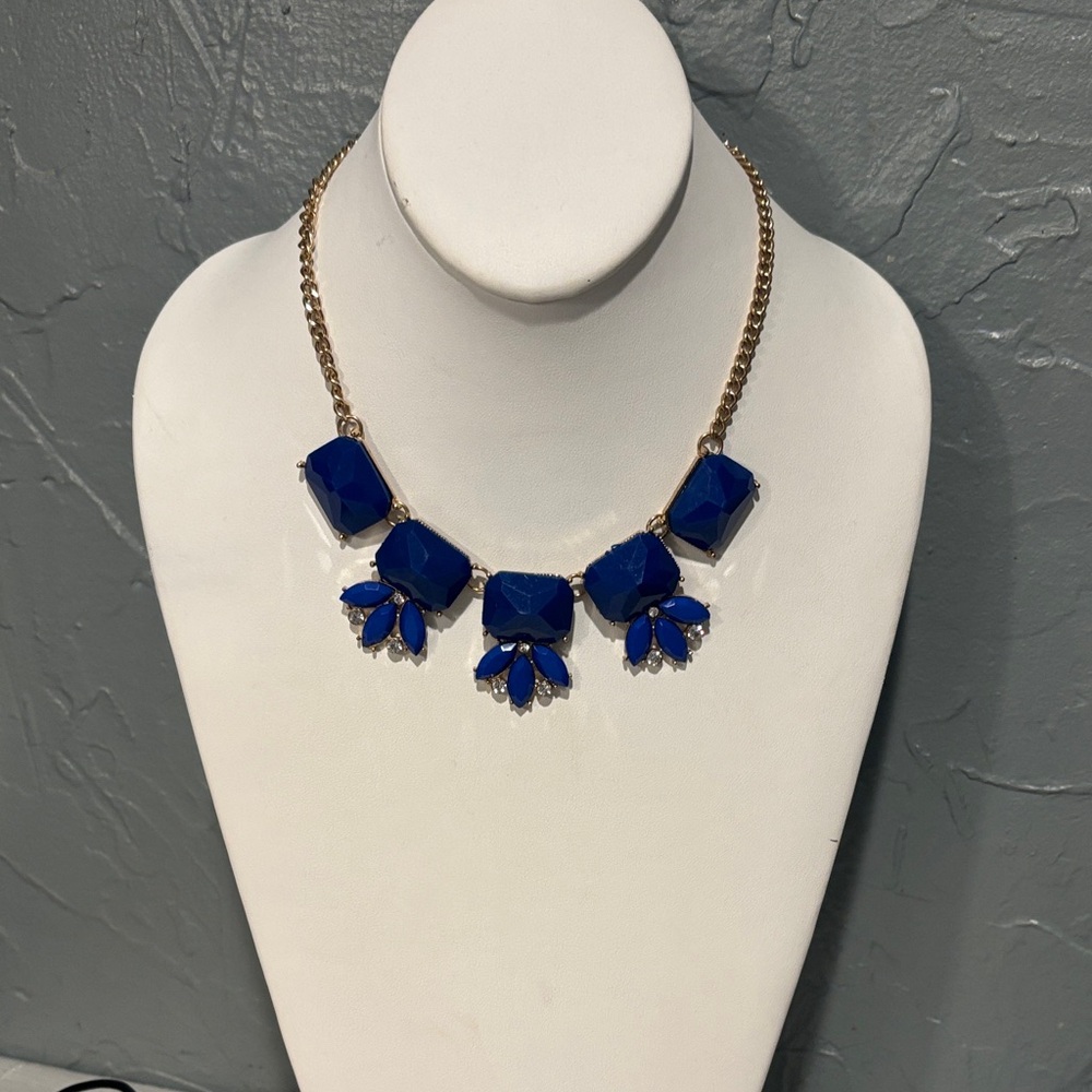 Elegant Blue Statement Necklace